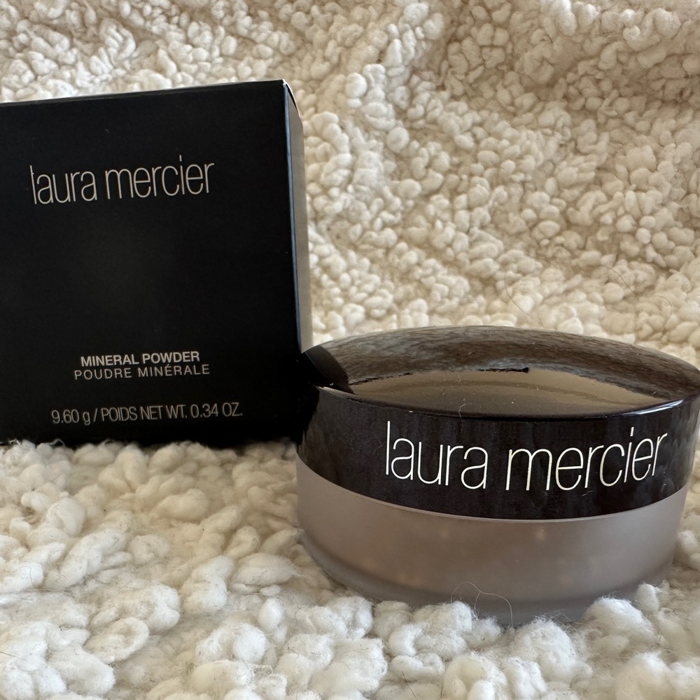 Laura Mercier Mineral Powder - Real Sand - Picture 3 of 5